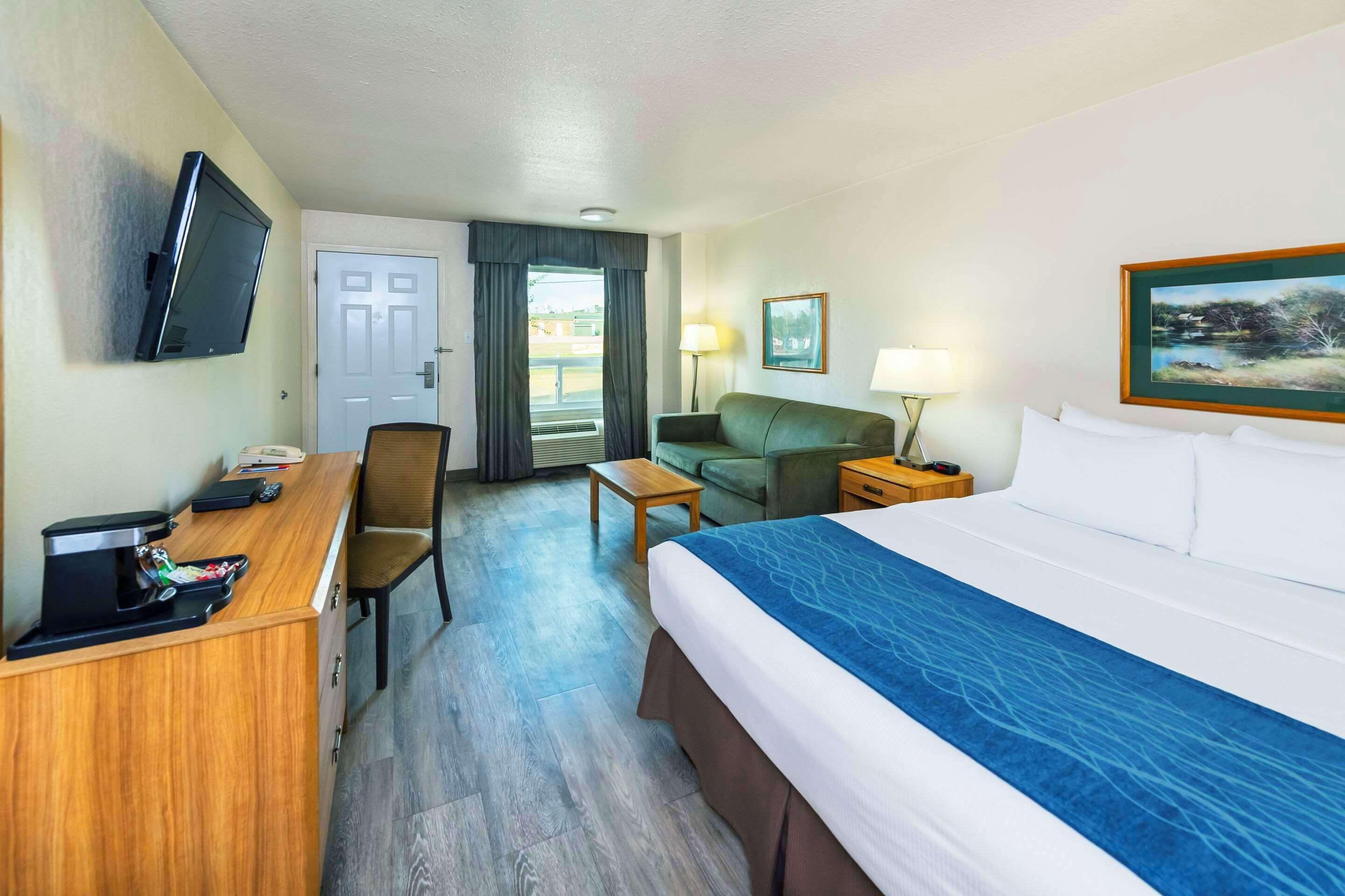 Suite, 1 Tempat Tidur Queen dengan tempat tidur Sofa, Bebas Asap Rokok | Seprai premium, bantalan ekstra lembut, dan kedap suara