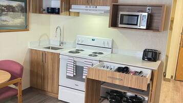 Phòng Suite, 1 giường cỡ queen, không hút thuốc (Efficiency, Upgrade) | Bếp riêng