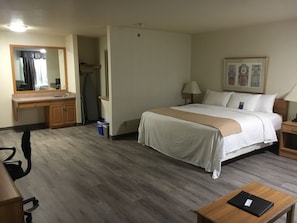 Premium bedding, pillowtop beds, soundproofing, free cribs/infant beds - Rodeway Inn (Edson)