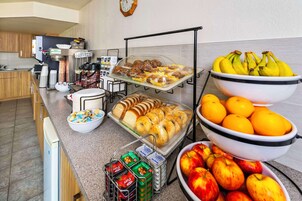 Déjeuner complet gratuit tous les jours