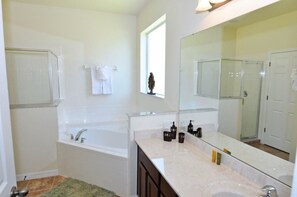 Family House, 5 Bedrooms | Bathroom | Combined shower/bathtub, towels - 733 Watersong House 5 Bedroom by Florida Star (Davenport)