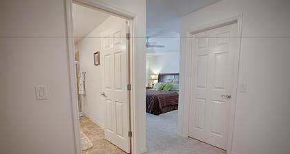 Waterbury Place Home 3 Bedroom by The VIR Group