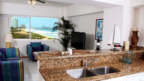 Suite, 2 Bedrooms | Private kitchen - Quintas del Mar II (Mazatlán)