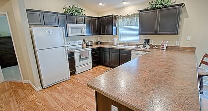 Ida Court Home 3 Bedroom by The VIR Group