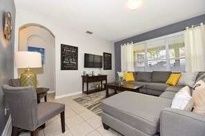 Family House, 6 Bedrooms | Living area | DVD player