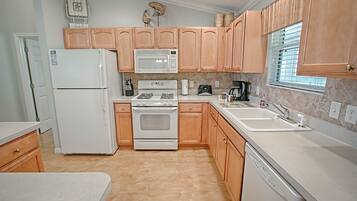 Rumah, 3 kamar tidur | Dapur pribadi | Lemari es, microwave, oven, dan kompor