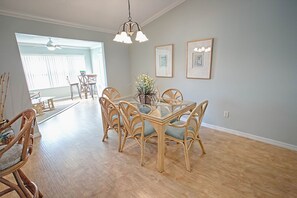 House, 3 Bedrooms | In-room dining