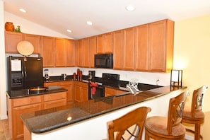 Family House, 4 Bedrooms | Dining