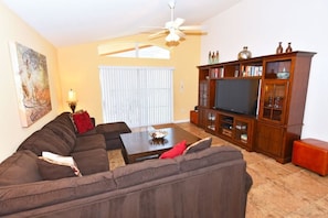 Family House, 4 Bedrooms | Living area