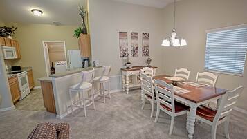 House, 2 Bedrooms | In-room dining