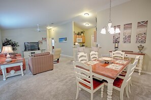 In-room dining - Castlegate Court Home 2 Bedroom by The VIR Group (Wildwood)