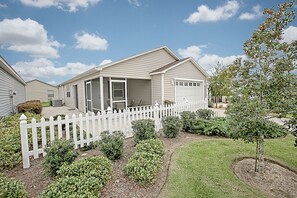 Property entrance - Castlegate Court Home 2 Bedroom by The VIR Group (Wildwood)