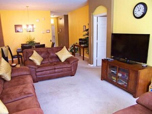 Family House, 4 Bedrooms | Living area