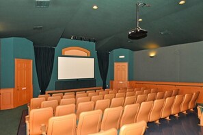 Family House, 4 Bedrooms | Theatre show