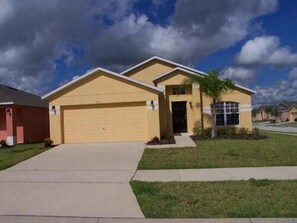 Family House, 5 Bedrooms | Front of property