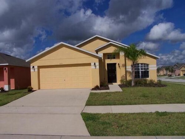 Family House, 5 Bedrooms | Front of property