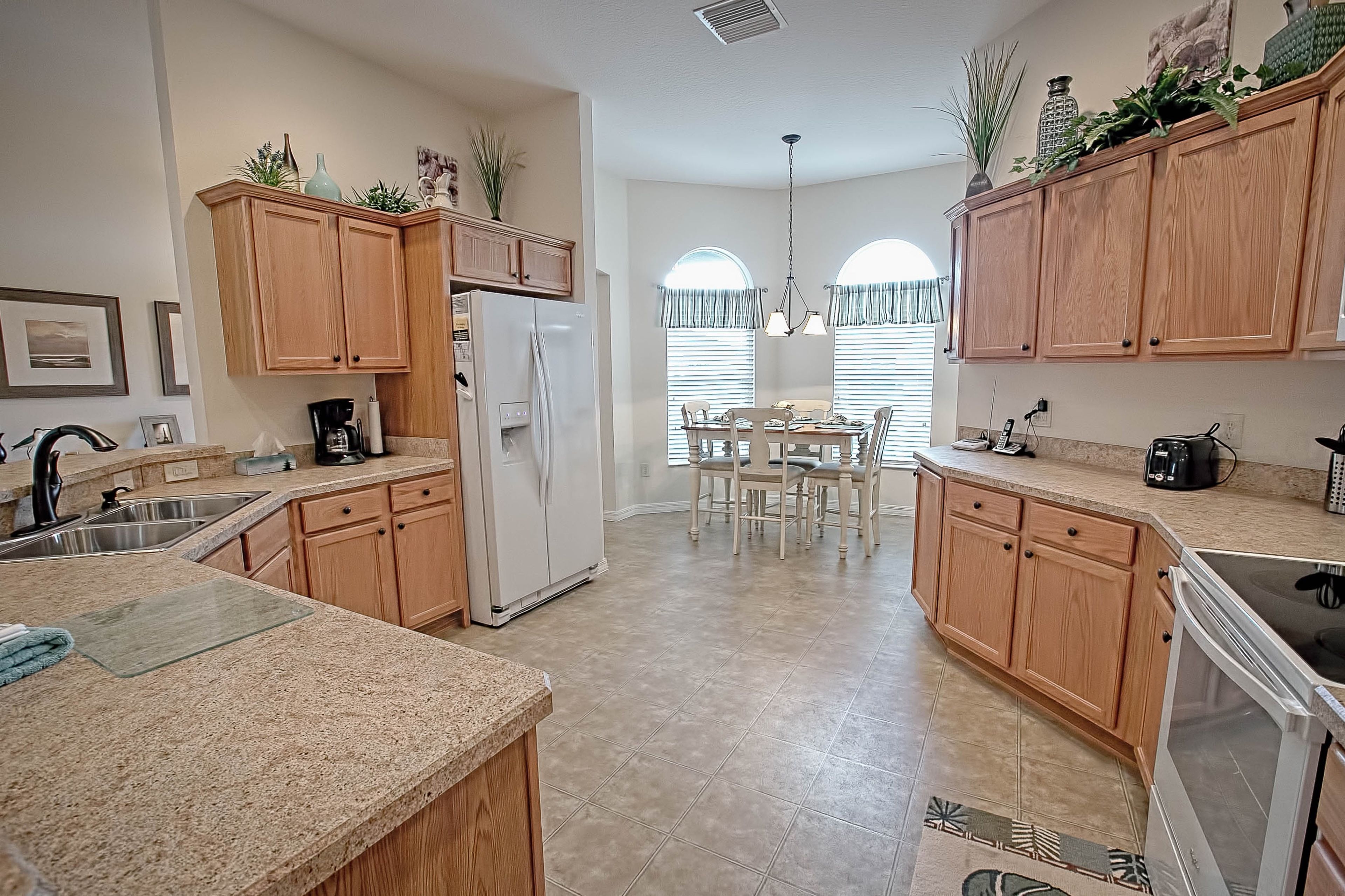 House, 3 Bedrooms | Private kitchen | Fridge, microwave, oven, stovetop