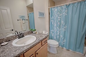 House, 3 Bedrooms | Bathroom