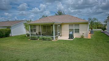 House, 3 Bedrooms | Front of property