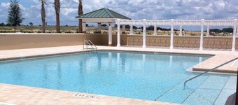 Corbett Drive Home 3 Bedroom by The VIR Group