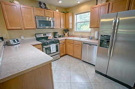 Refrigerador, microondas, horno, placa de cocina