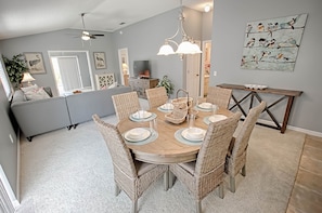 House, 2 Bedrooms | In-room dining