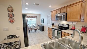 Rumah, 3 kamar tidur | Dapur pribadi | Lemari es, microwave, oven, dan kompor