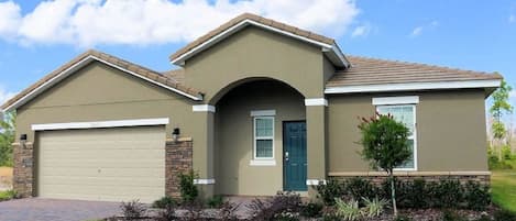 Family House, 5 Bedrooms | Front of property