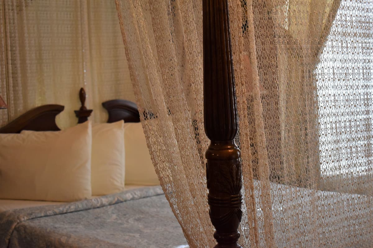 Syliva’s Room - Queen | In-room safe, individually decorated, individually furnished