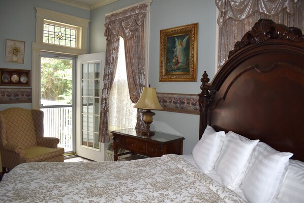 Lillian’s Room - King | In-room safe, individually decorated, individually furnished