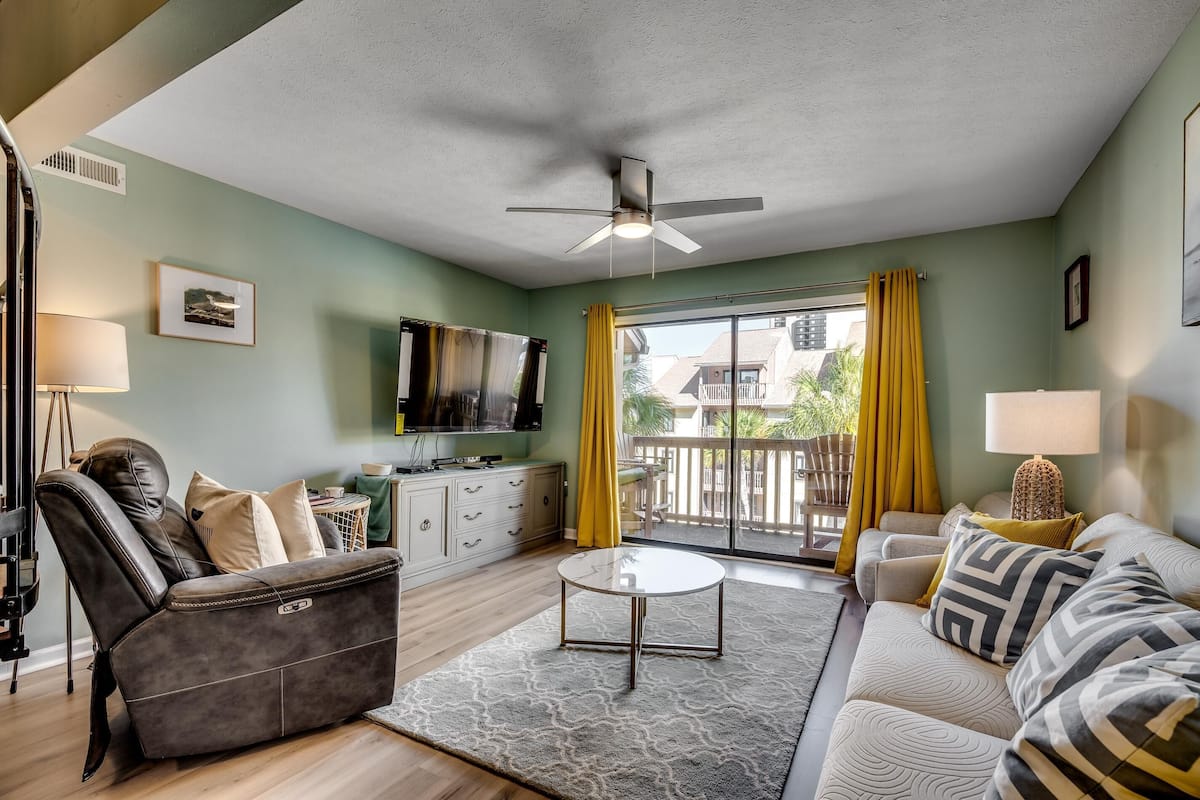 Condo, varias camas (Anchorage II C06) | Área de sala de estar