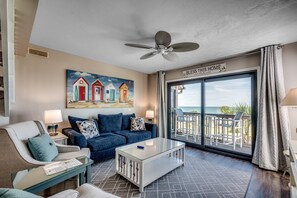 Condo, varias camas (Anchorage II C02) | Área de sala de estar