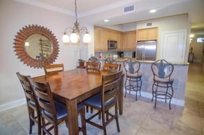 In-room dining - Azure Sandcastle 3 Bedroom Apartment by BnD (Fort Walton Beach)