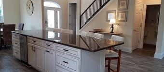 High Tide 7 Bedroom Apartment by BnD