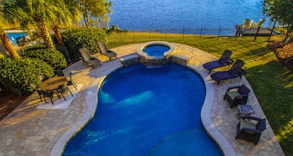 Anchor Down 6 Bedroom Apartment by BnD