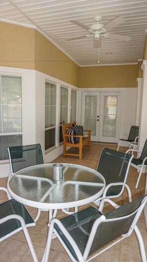 Casa, 3 camas individuales, vista parcial al océano (TOPS'L Captiva) | Servicio a la habitación