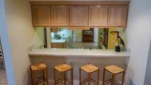 Maison, 3 lits jumeaux, vue partielle sur l'océan (TOPS'L Captiva) | Cuisine privée | Réfrigérateur, four à micro-ondes, surface de cuisson, lave-vaisselle