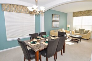 Casa familiar, 6 habitaciones | Servicio a la habitación