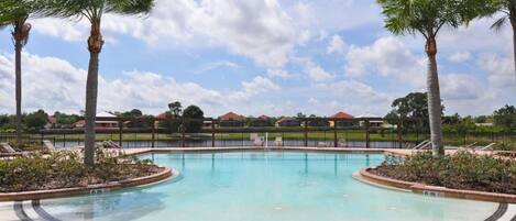 Family House, 6 Bedrooms | Pool | Outdoor pool
