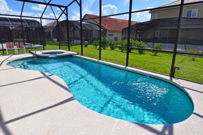 Familienhaus, 6 Schlafzimmer | Innenpool | Außenpool