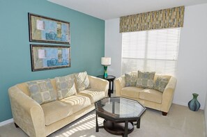 Family House, 6 Bedrooms | Living area