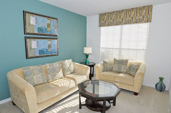 Casa familiar, 6 habitaciones | Área de sala de estar | Reproductor de DVD 