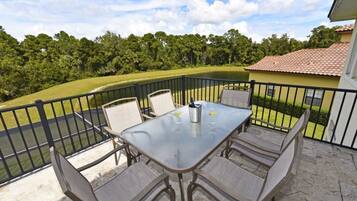 Family House, 6 Bedrooms | Balcony