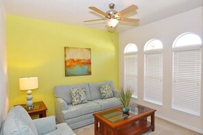 Family House, 6 Bedrooms | Living room