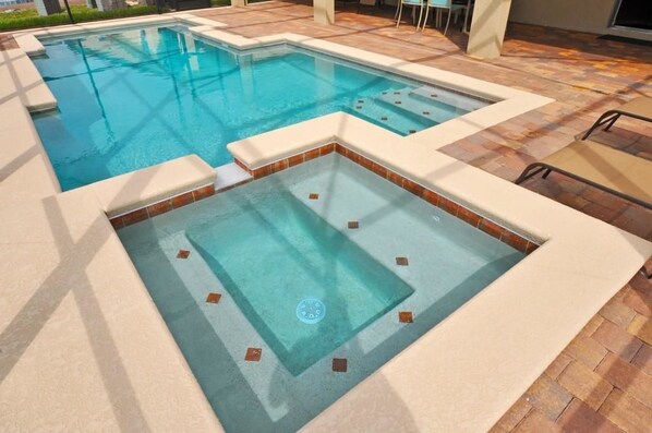 Family House, 6 Bedrooms | Pool