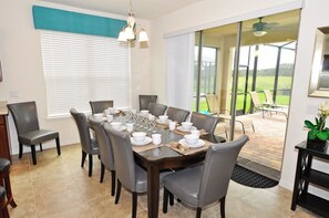 Family House, 6 Bedrooms | Private kitchen