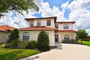 Family House, 5 Bedrooms | Front of property