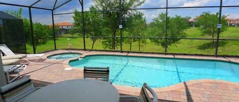 ファミリー ハウス 4 ベッドルーム | 屋外プール