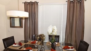 Family House, 3 Bedrooms | Tempat makan