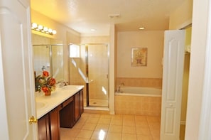 Family House, 5 Bedrooms | Bathroom amenities | Combined shower/tub, towels
